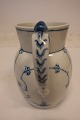 Mælkekande Riflet Musselmalet fra Royal Copenhagen / Den Kongelige Porcelænsfabrik Model 450 Hvid og blå1. SorteringH: 15,8cm