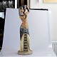Iladrokvinde med vasefigur