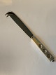 Cheese knife with crownSterling silverll we Helmuth MohkeLength 21.4 cm