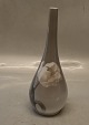 728-61 Kgl. Vase med hvid Iris 23.8 cm maler 99 præ 1923 Kongelig Dansk porcelænsvase 