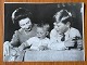 Fotograf Lisa Sheridan - født 1894, død 1966 (Studio Lisa): Sort/hvidt foto af Dronning Elizabeth II af England sammen med sønnerne prins Andrew og prins Edward i 1965.