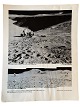Originalt NASA farveoffsetfotografi fra Apollo 15 månelandingen i juli-august 1971. På billedet ses bl.a. astronaut David Scott ved månekøretøjet Rover