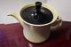 Tepotte/tekande af porcelænGul med sort låg, og sorte striberFra stellet MandalayKronjyden, Randers, DanmarkDesign: Henning Jensen, 1958Stempel: Kronjyden, RandersCa. 22,5cm
