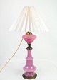Bordlampe - Rosa opaline glas - Messing fod - 1880
