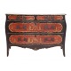 Red and black laquered Regence chest of drawers with gilt chinoiserie. Italy circa 1750. H: 86cm. W: 133cm. D: 58cm