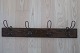Gammel knagerække med smukt udsmykkede knagerL: ca 57cm