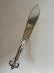 Layer cake knife in SilverLength approx. 26.2 cm Stamped year 1945 Johannes SiggaardSOLD