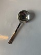 Marmelade / Sukkerske i sølvLængde ca 12,4 cmStemplet C.F.H. 3. tårne Produceret År. 1932