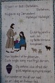 Gammel smuk jule-ophæng, håndbroderet med digt66cm x 21cmFlot håndværkGod standVi har et godt udvalg af bordløbere, håndbroderede eller håndvævede