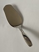 Cake shovel in SilverLength approx. 18.5 cmStamped 3 towersProduced Year.1933