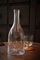 Svensk 1800 tals mundblæst vandkaraffel i snoet glas...