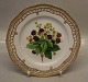 429-3554 Frugttallerken Brombær  Fad til lille rund frugtkurv, flad tallerken med gennemskåret bort 23 cm  Kongelig Dansk Porcelæn Flora Danica