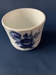 Royal Copenhagen Blå blomst kantet. Bæger / Vase Dek. Nr. 10-8566.