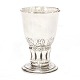 Georg Jensen sølv vase #60. Georg Jensen sterlingsølv vase prydet med stiliserede vinranke og -drue dekoration. Fremstillet i perioden 1915-30. H: 13,5cm. V: 219gr