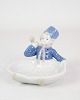 Figur - Porcelæn - Siddende dreng - nr. 1086