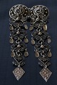 Silver brooch With gilded silver, stamped 830S. Extremely elegant, with many details.