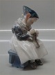 Royal Copenhagen figurine 1314 RC Amager Girl Knitting 15.5 cm , Lotte Benter (097)