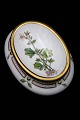 Royal Copenhagen , ovalt Flora Danica saltkar.RC# 20/3557. 1.sort...