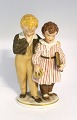 Royal Copenhagen. Porcelænsfigur med farver. Flugten til America. Model 1761. Højde 21 cm. (1 sortering)
