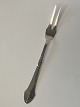 B 3. Silver cold cut forkHansen & Andersen.Length 15.9 cm.