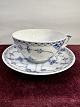 Muschel bemalt. Halbspitze Teetasse mit Untertasse. ...