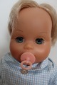 Doll from the 1950-yearsTiny Tears Doll"H: about 31cmStamp behind: Made in England 12BAble to open/close eyesComes with a teat/dummy, a feeding bottle and some clothIn a good condition