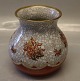 097-349 DJ Vase  Rød med blomst på grå og med guld kant  14 x 14 cm  Dahl Jensen Craquelé, (Crackelure) 
