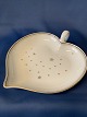 Leaf-shaped Dish #MælkevejBing and GrondahlDeck no. 199Measures 20.5 cm in