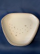 Triangular dish #MælkevejBing and GrondahlDeck no. 40