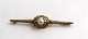 Georg Jensen. Guld broche 14K med en perle (585). Model 208. Produceret 1933-1945. Længde 6 cm