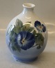 790-1813 Kgl. Vase med blå blomster 17.5 cm Kongelig Dansk porcelænsvase