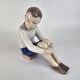 B&G figur 1742Dreng på bog13 cm