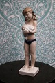 Royal Copenhagen porcelæns figur af pige med kanin.RC# 5653...