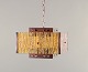 Venhola, Finland. Loftslampe i messing og ravfarvet glas.