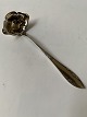 Delt Lilje Sølv FlødeskeFrigastLængde 13,7 cm.
