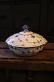 Royal Copenhagen Musselmalet Riflet rundt ragout fad / Lågfad. før 1923.1.sort. RC# 1/277...