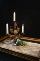 Dekorativ gammel bakke med bred messing kant , zink bund med en rigtig fin patina...