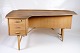 Boomerang skrivebord - Design af Peter Løvig Nielsen 1956 - Hedensted møbelfabrik - teak & messing - 1960erne