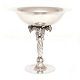 Georg Jensen very large sterlingsilver grape tazza 264B. H: 31cm. W: 1.842gr. D: 31cm