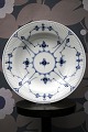 Antik Musselmalet , Riflet dyb tallerken fra Royal Copenhagen.1/167. 1893-1923...