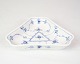 Trekantet Asiet - Nr. 1/2211 - Porcelæn - Musselmalet Riflet - Royal Copenhagen