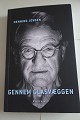 Gennem glasvæggenAf Henning JensenOm at leve og at komme igennem en drepressionForlag Gyldendal2020Sideantal 306Som ny