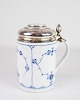 Lågkrus Med Baroklåg - Model 1/2023 - Porcelæn & Sølv - Musselmalet Riflet - Royal Copenhagen