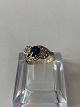 9 Karat Guldring med blå safir og brillanterStørrelse 48