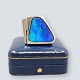 Ring of 18k white gold set with an opal