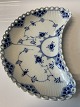 Royal Copenhagen Musselmalet Helblonde, måneformet asiet.Dekorations Nr. 1/1173