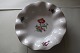 Royal Copenhagen (RC)Af porcelænLille skål m/bølgekant og guldkant1. sorteringDiam: 17,5cm