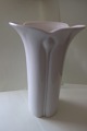 Smuk hvid vase fra Arzberg, GermanyPorcelænDen gør blomsterne endnu smukkereH: 19cm