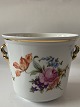 Flower pot cover with/ edge.Dimensions 13.5x11.8 cm.