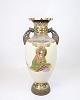 Japansk Satsuma-Vase – Stil Af Meiji-Periode – Elfenbensglasur Med Krakeleret Finish – Håndmalede Figurer & Ornamenter